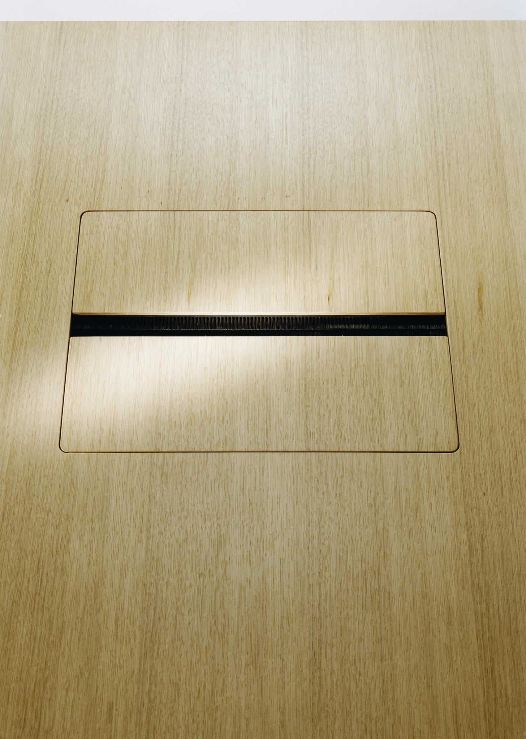 LOGON TABLES by Wilkhahn 010